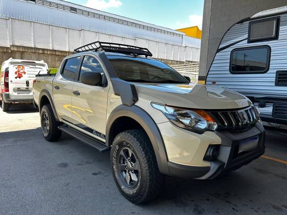 MITSUBISHI L200 TRITON 2.4 16V TURBO DIESEL SAVANA GLS CD 4X4 AUTOMÁTICO